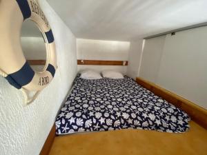 Tempat tidur dalam kamar di Appartement Arcachon, 1 pièce, 4 personnes - FR-1-319-467