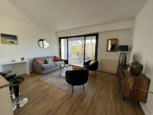 Część wypoczynkowa w obiekcie Superbe T2 avec balcon et parking, idéalement situé à Arcachon - FR-1-374-200