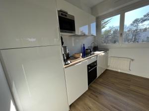 Kuchnia lub aneks kuchenny w obiekcie Superbe T2 avec balcon et parking, idéalement situé à Arcachon - FR-1-374-200