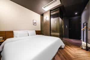 Postel nebo postele na pokoji v ubytování Brown Dot Hotel Busan Station