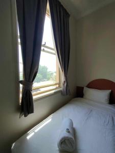 Una cama o camas en una habitación de Kandos Hotel
