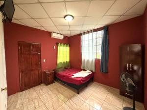 Ένα ή περισσότερα κρεβάτια σε δωμάτιο στο Villalobos Hotel Managua