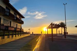 O pôr ou nascer do sol visto do apartamento ou dos arredores
