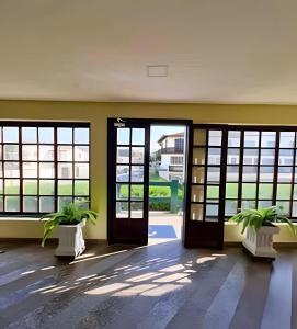 Um jardim em Flat Âncora Confortável Duplex a Beira mar