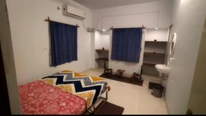 Funk monk hostel PONDICHERRY客房内的一张或多张床位