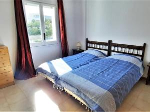 Łóżko lub łóżka w pokoju w obiekcie Apartamento Llançà, 1 dormitorio, 4 personas - ES-170-26