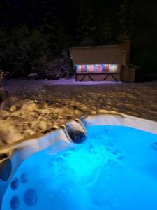 Piscina a Hot Tub & Adventures in mountains of Cle Elum o a prop