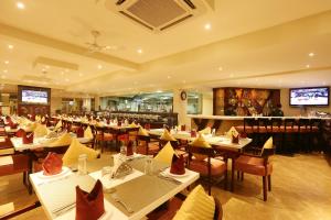 a restaurant with tables and chairs and a bar at Resort De Coracao - Corbett , Uttarakhand in Rāmnagar