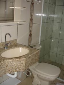 Ένα μπάνιο στο Residencial Caminho das Praias