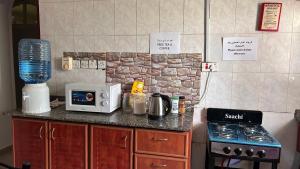 O bucătărie sau chicinetă la Basil Hostel