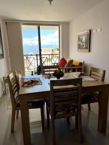 a dining room with a table and chairs and a window at Acogedor apartamento en San Gil. in San Gil