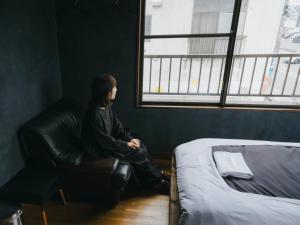 Postel nebo postele na pokoji v ubytování まちごとホテルLOOP 小林