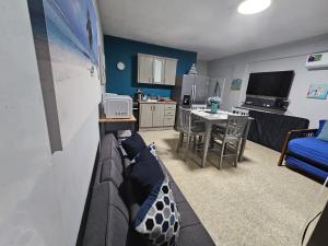 a living room with a couch and a kitchen at KVC Apartamento Privado Aguadilla in Aguadilla