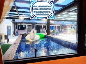 Бассейн в Fun B&B или поблизости