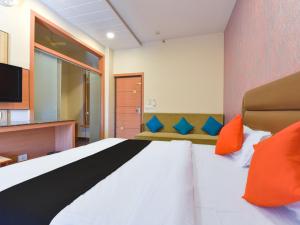 Postel nebo postele na pokoji v ubytování Hotel Anuvibha Malviya Nagar + 26 fotografií