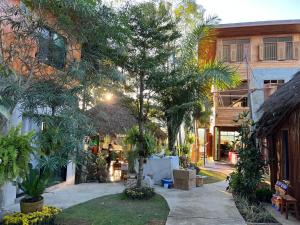 a courtyard of a house with trees and plants at Pai Chao Kha in Pai