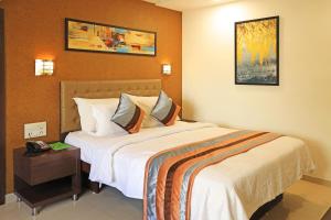 Postel nebo postele na pokoji v ubytování Click Hotel Yuvraj