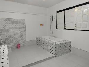 Imagine din galeria proprietății At Night în Chumphon +87 fotografii