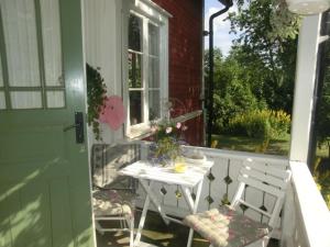 Foto dalla galleria di Karlstugan Cottage a Vimmerby