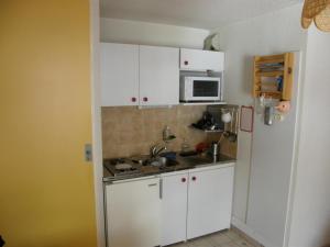 Kuchyňa alebo kuchynka v ubytovaní Residence Le Thymel - 2 Pièces pour 4 Personnes 54