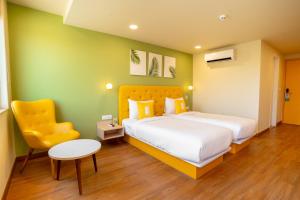 Postel nebo postele na pokoji v ubytování Bloom Hotel - Medicity Gurugram, Near Medanta Hospital