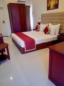 a bedroom with a large bed in a room at HOTEL PALAZHI in Pattanapuram
