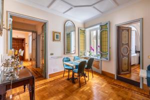 a dining room with a table and chairs at Martina House in Rome