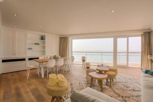 a living room with a view of the ocean at 4e verdiep appartement met zeezicht in Knokke voor max 7 personen in Knokke-Heist