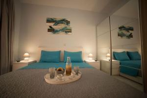 Ένα ή περισσότερα κρεβάτια σε δωμάτιο στο Emeralds-Kalamaki Andriana home