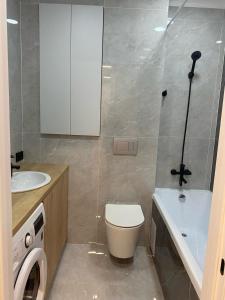 Ένα μπάνιο στο вокзал Нурлы-жол новая квартира-62