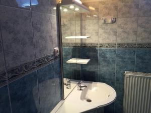 Kúpeľňa v ubytovaní Green Park Apartment + 37 fotografií