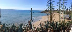 a beach with a view of the ocean at Krizia Mare in Avola