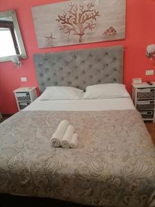 Letto o letti in una camera di Medea rooms palermo centro