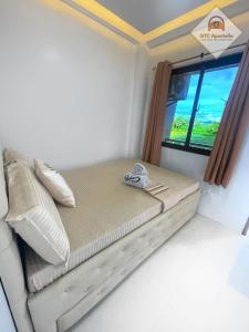 Postel nebo postele na pokoji v ubytování GTC Apartelle + 16 fotografií
