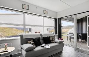 Posezení v ubytování 2 Bedroom Stunning Apartment In Fanø