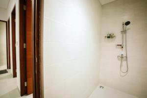 Bilik mandi di Pudak Sari Unizou Hostel