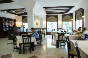 Restoran ili neka druga zalogajnica u objektu Hotel President