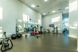 Centrul de fitness și/sau facilități de fitness de la Primestay - 2BR in Al Habtoor City - Amna Tower