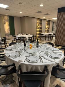 Reštaurácia alebo iné gastronomické zariadenie v ubytovaní Turia Valencia