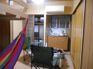 Kuchyň nebo kuchyňský kout v ubytování ペット可でUSJ まですぐ 木を基調としたログハウス調のお部屋
