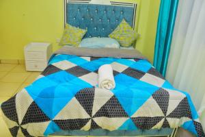 a bedroom with a bed with a blue at The O,S Homestay in Chuka +2 photos