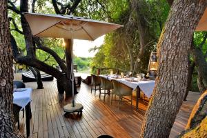 Ресторан / где поесть в Motswiri Private Safari Lodge