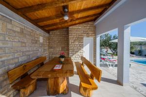 Bazén v ubytovaní Ferienhaus Elias Nikola alebo v jeho blízkosti