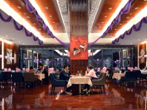 Hosté ubytování Dongguan Yingbin Hotel + 273 fotografií