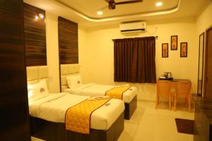 A bed or beds in a room at ANNAI RESIDENCY