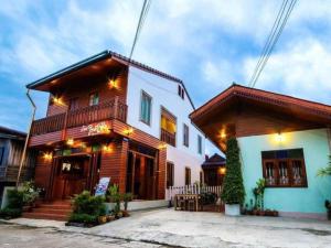 a home with a building with a balcony at Ban Glai Kong in Chiang Khan