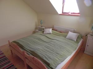 Un pat sau paturi într-o cameră la Csipkeszeg Bed & Breakfast Sic / Szék Romania