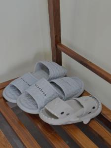 a group of grey slippers sitting on the floor at Barland Villa in Ke Ga