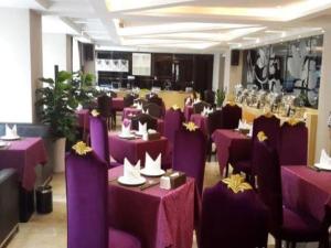 Restoran ili neka druga zalogajnica u objektu Lavande Hotel Wuhan Wujia Mountain Branch