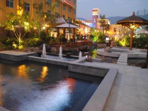 a pool of water in front of a building at Fuzhou Chuanjie Hotspring and Golf Club Hotel in Fuzhou